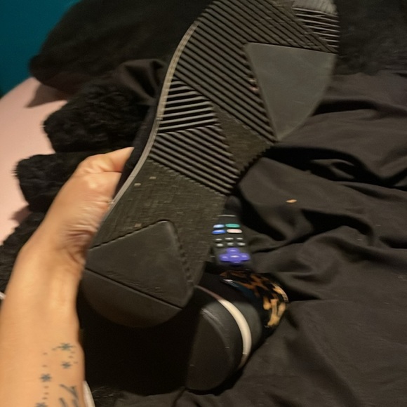 Cheata print Micheal Kors tennis shoes. Authentic - Picture 3 of 6